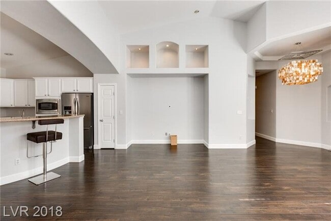 Building Photo - Gorgeous Cul-De-Sac Home with Casita, Pool & Spa!