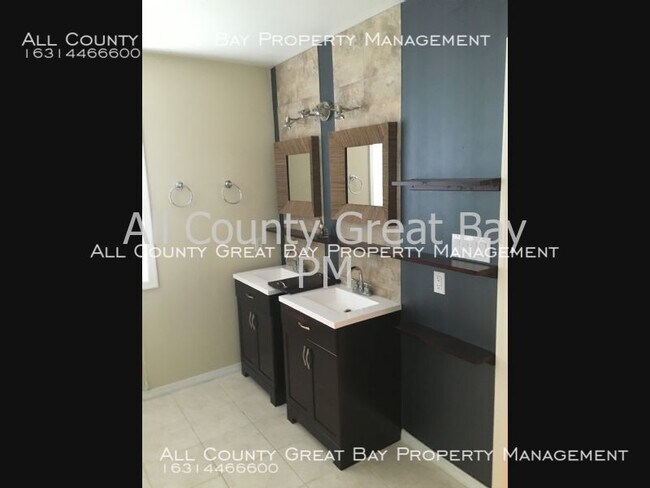 Building Photo - 5 Windjammer Xing