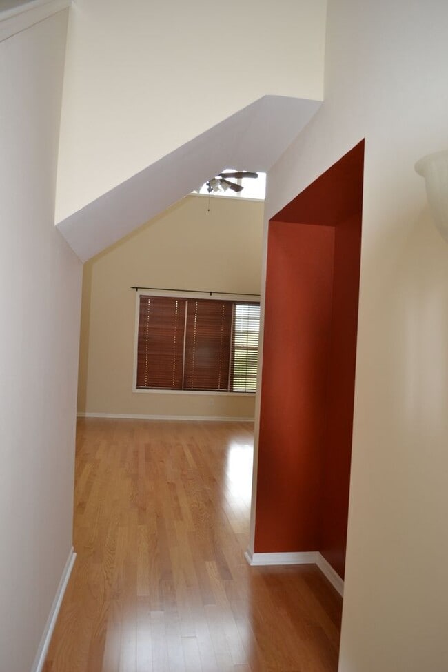 Building Photo - CLOSE TO FT. RILEY, FENCED BACKYARD!