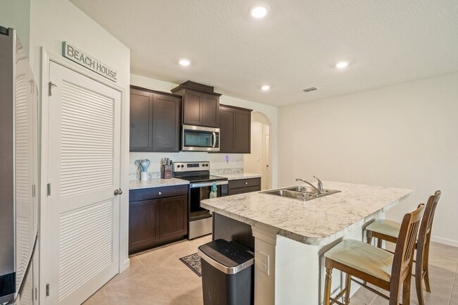 Building Photo - 471 Midvale Terrace