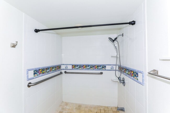 Building Photo - Kahala Avenue Beachside - remodeled 2 bedroom, 1 bath with Luxury Vinyl Plank Flooring