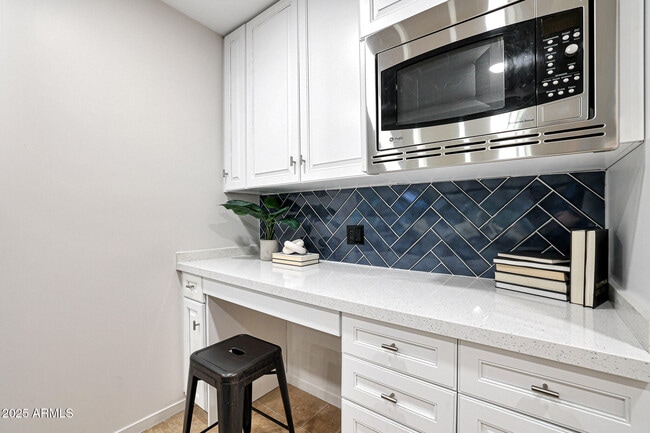 Building Photo - 7151 E Rancho Vista Dr