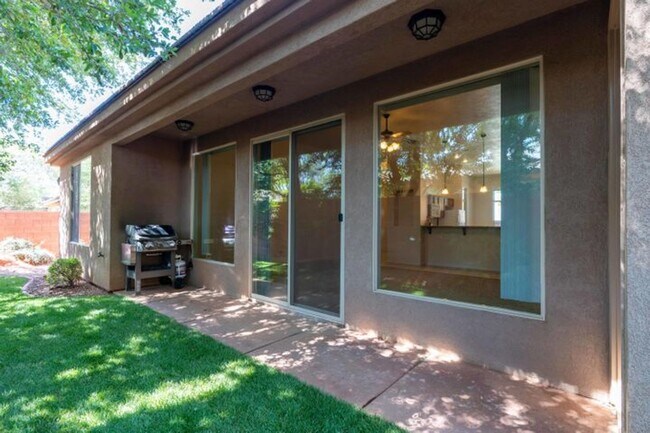 Building Photo - 253 S 260 W