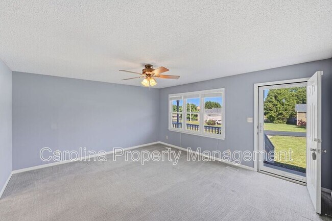 Building Photo - 1607 McFarland Dr