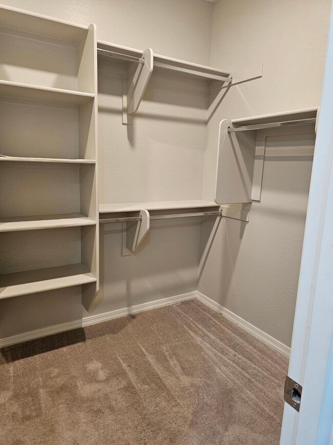 Building Photo - 15092 W Portland St