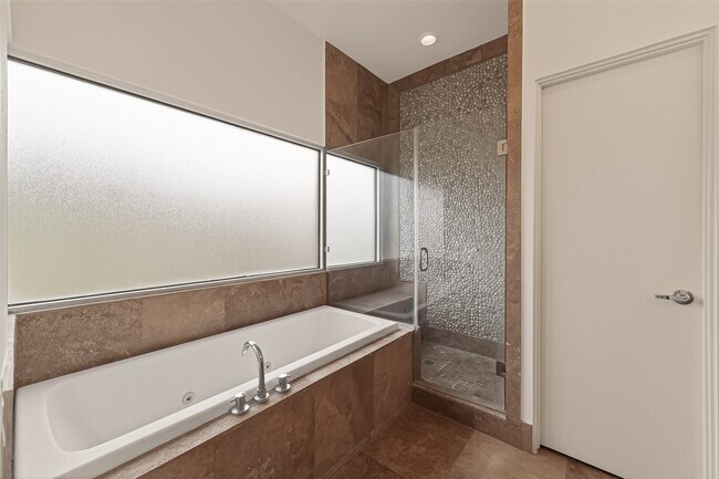 Building Photo - 6014 Fairdale Ln