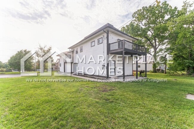 Building Photo - 1917 N College Ave