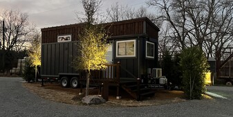 Cute  TINY HOME  with beautiful Landscaping - 931 Pecan Point Ln