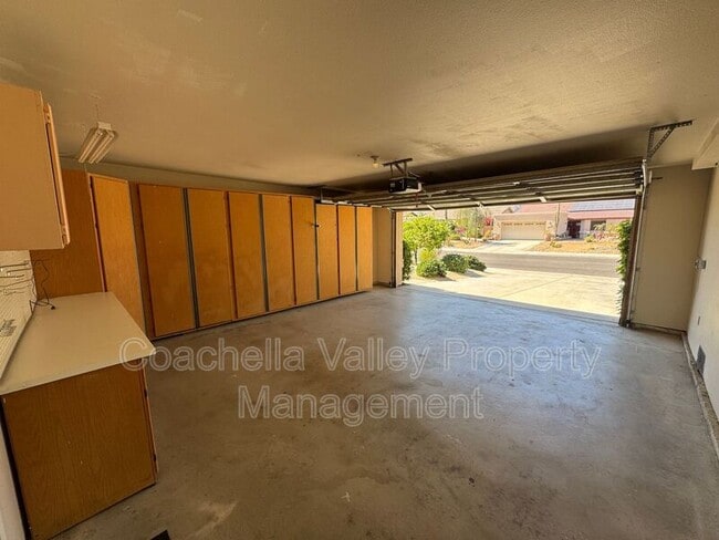 Building Photo - 40588 Clover Ln