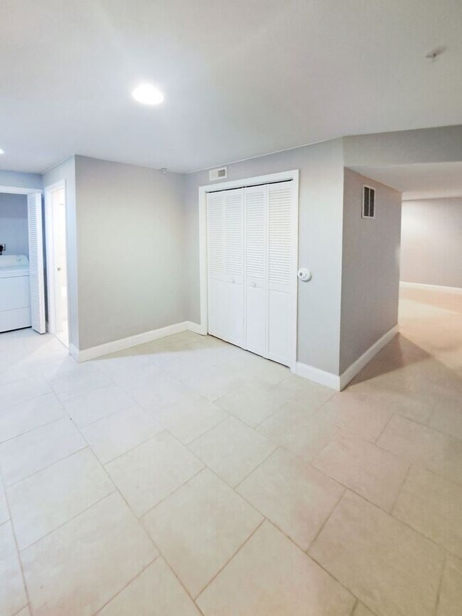 Building Photo - Amazing 4 Bedroom, 4 Bath SFH Corner Lot, ...