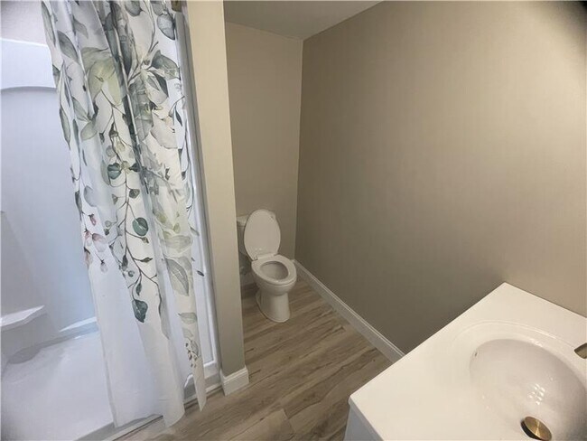 Building Photo - 889 Township Rd 217