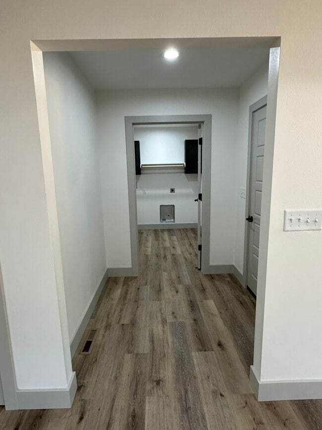 Building Photo - NEW CONSTRUCTION 5 Bed 3 Bath w/ Walk Out ...