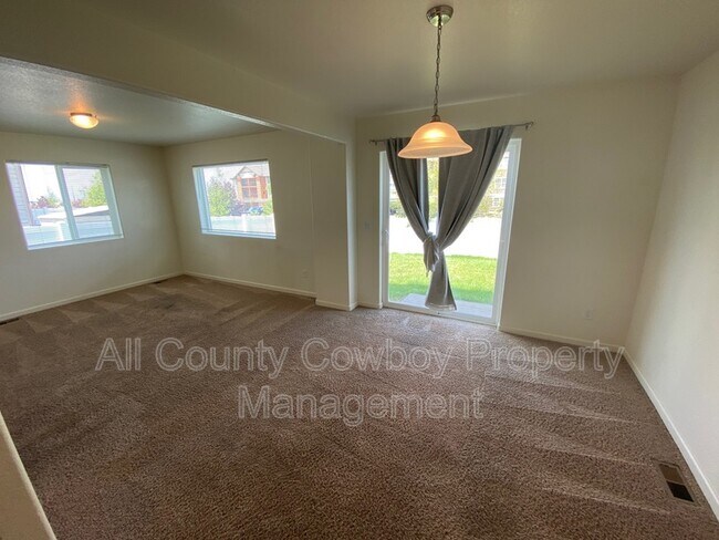 Building Photo - 4041 Little Moon Trail