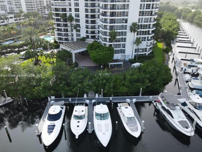 Building Photo - 3500 Mystic Pointe Dr