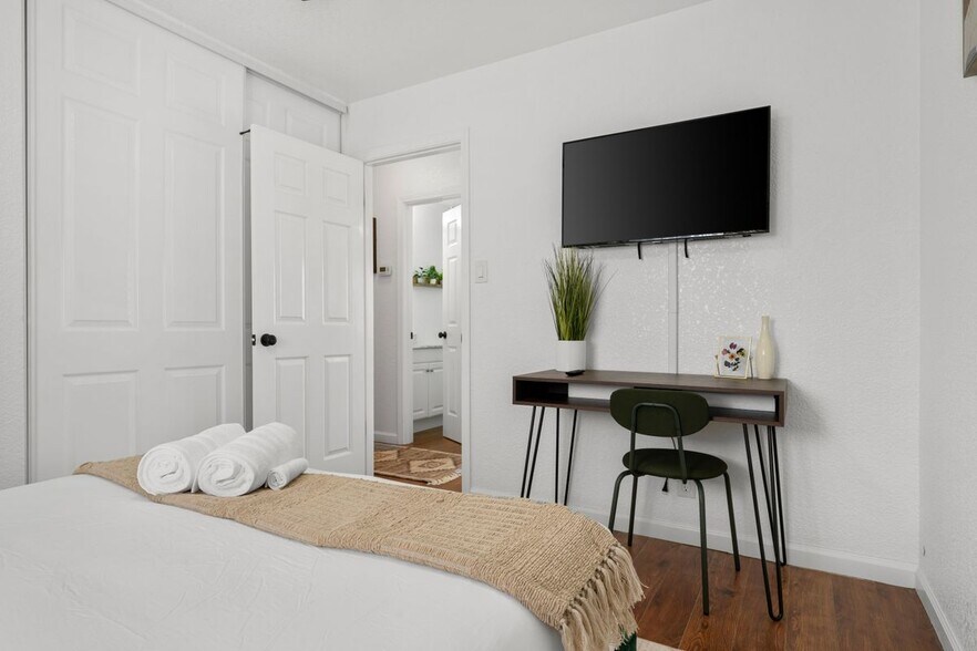 Building Photo - 10609 Olson Dr