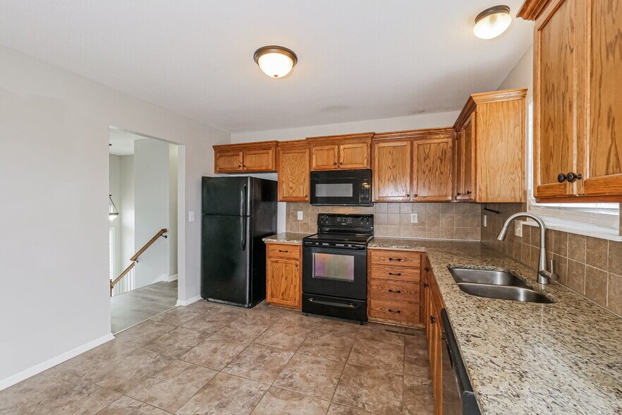 Building Photo - 708 Fall Creek Dr