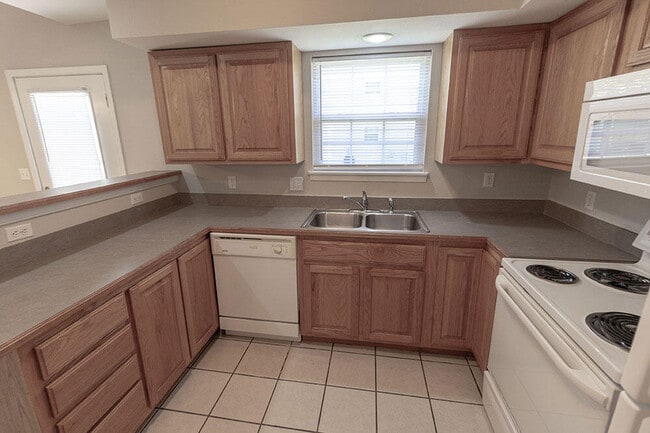 Building Photo - 5000 Derby Ridge Dr