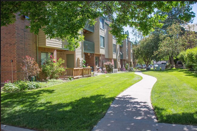 Building Photo - 2 Bedroom 1 Bath with Loft Available NOW!!...