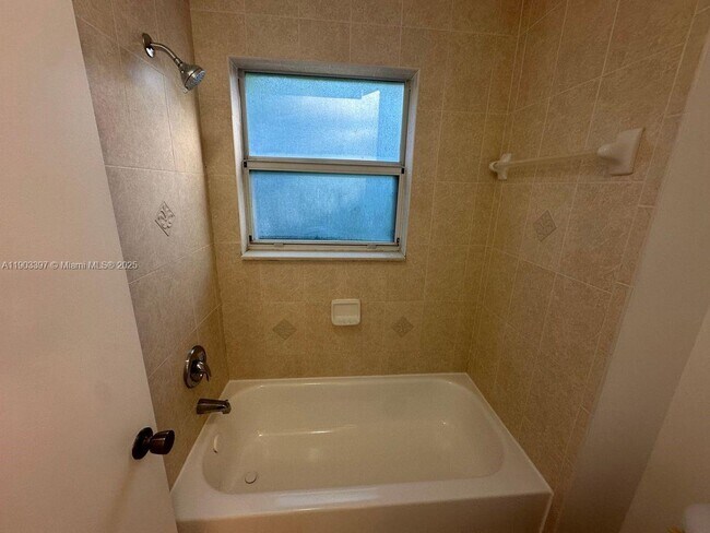 Building Photo - 1712 SE 31st Ct