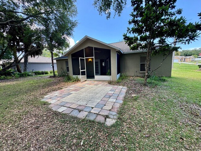Building Photo - Spacious 3 Bedroom 2 Bath home, close to lake Minneola and Downtown Clermont