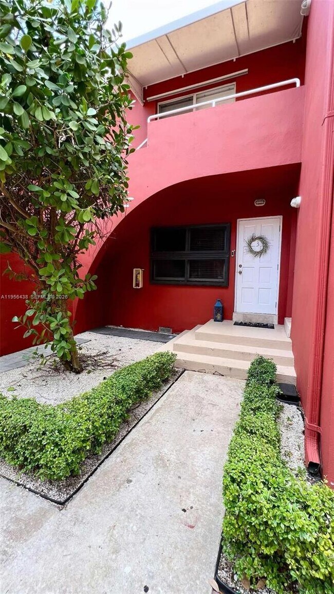 Building Photo - 544 NE 62nd St