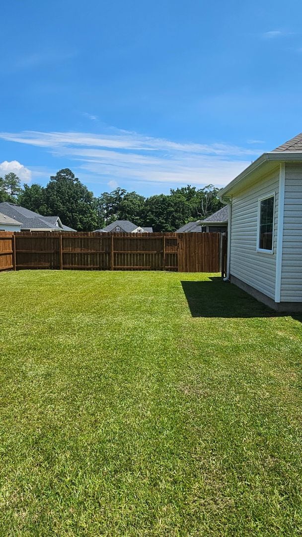 Building Photo - Knights Landing four bedroom home
