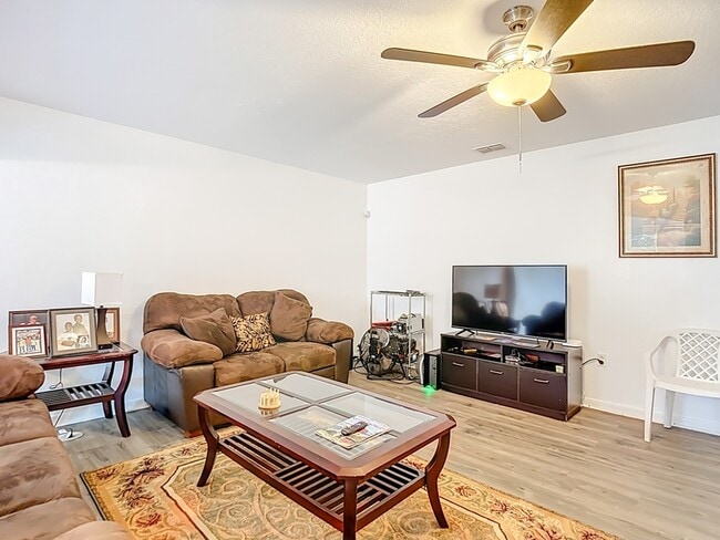 Building Photo - 9856 Ashburn Lake Dr