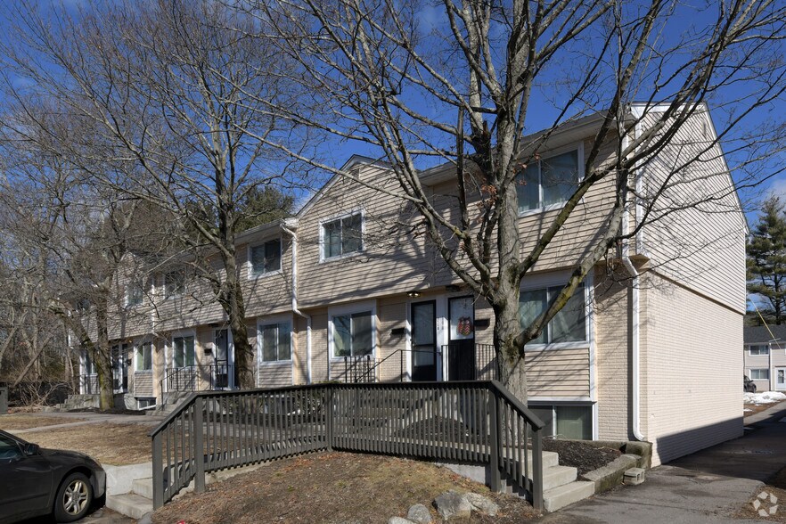 Chestnut Place Townhomes - Foxboro, MA | Apartment Finder