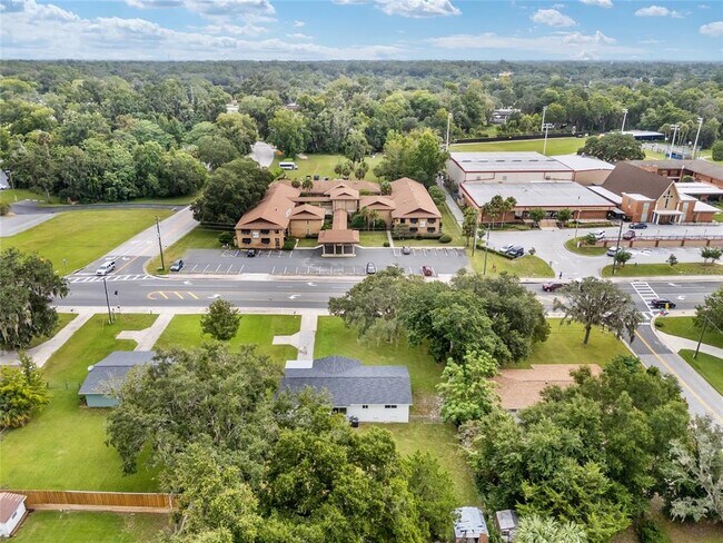 Building Photo - 1846 SE Lake Weir Ave