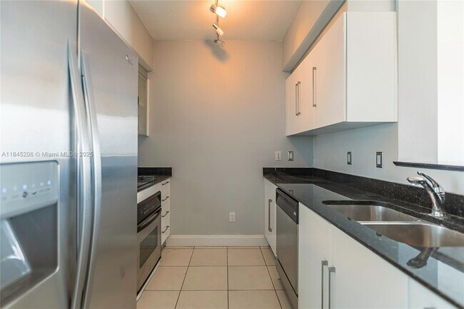 Building Photo - 325 S Biscayne Blvd