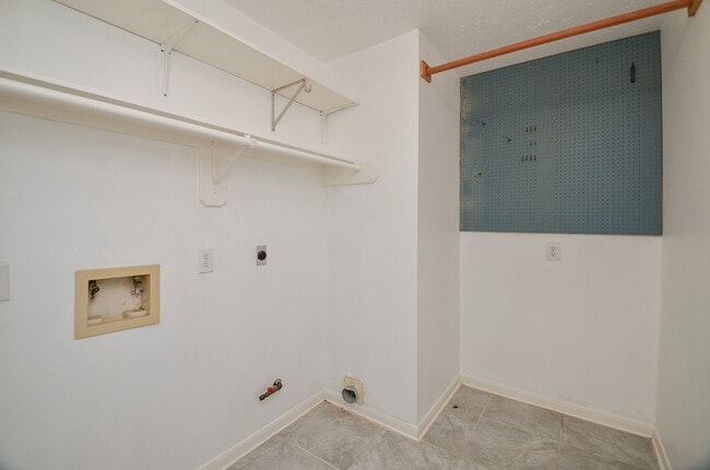 Building Photo - 1631 Berkoff Dr