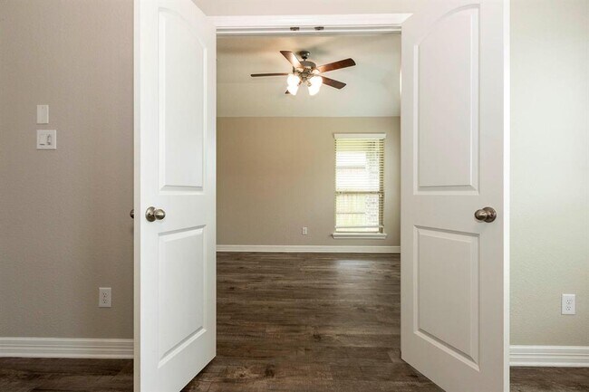 Building Photo - 9735 Stratton Ridge Dr