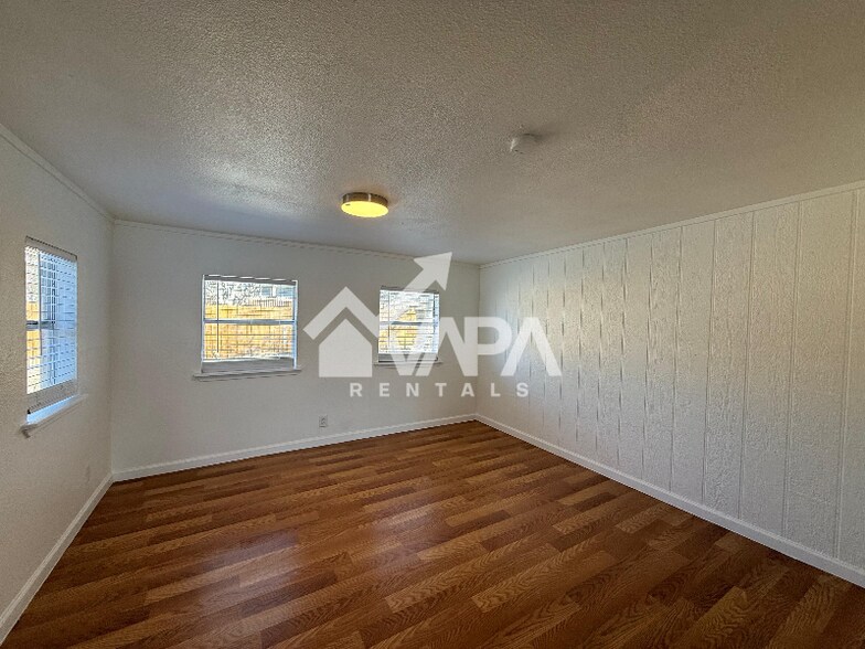 Building Photo - 7223 Glen Haven Dr