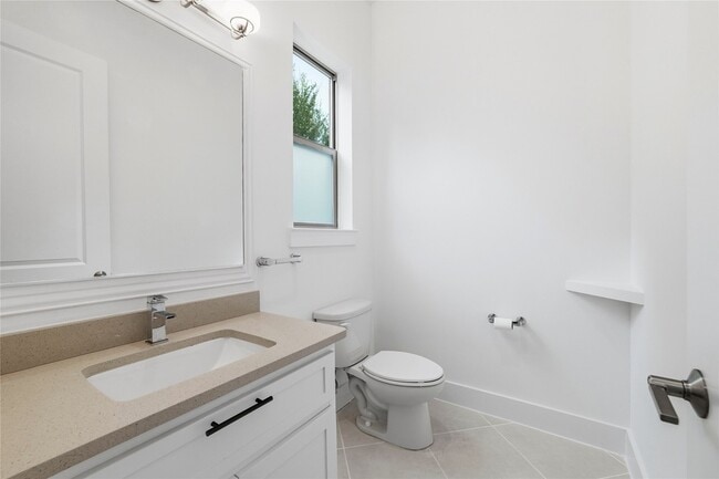 Building Photo - 3008 Zenia Dr