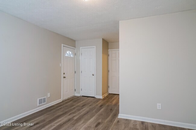 Building Photo - 5405 Tivoli Dr