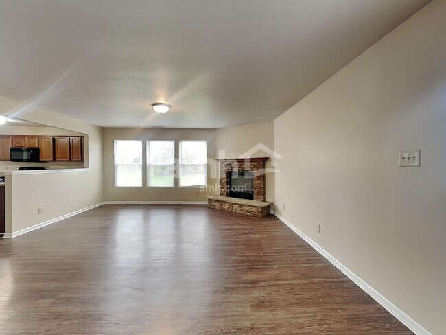 Building Photo - 467 Sedgewick Dr