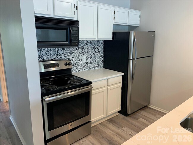 Building Photo - 912 Southwest Dr