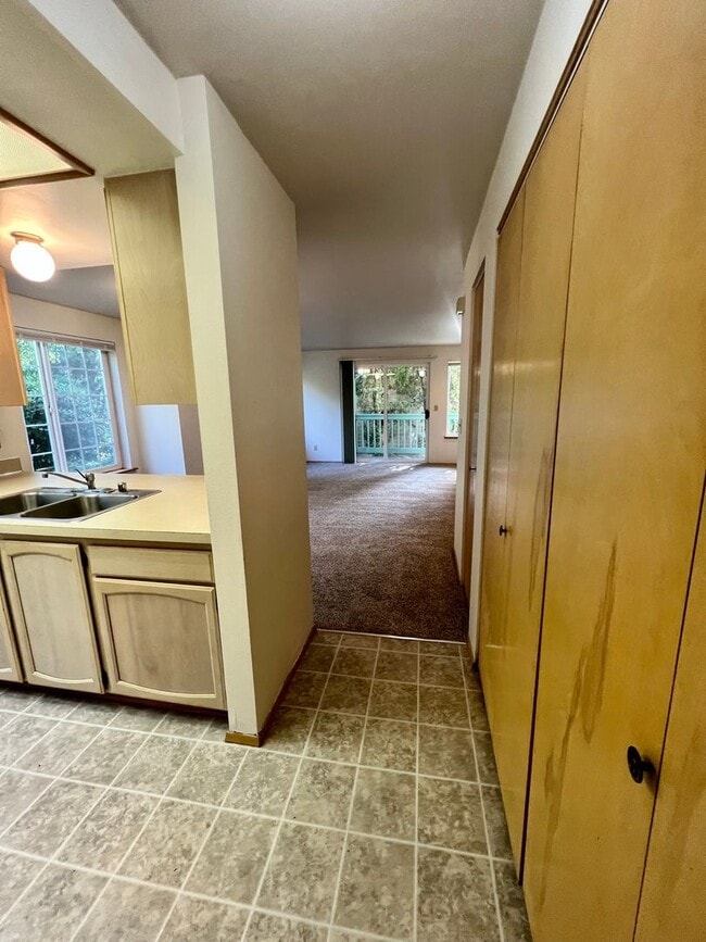 Building Photo - 1393 Bradley Ln