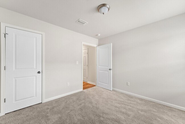 Building Photo - 630 Whispering Creek Ave