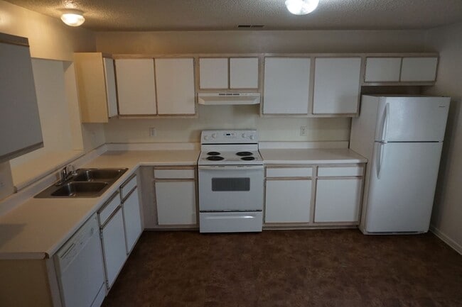 Building Photo - 2 Bedroom 2.5 Bathroom Townhome located in Marsh Oaks