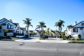 Building Photo - 2 Bedroom 2 Bath Condo with attached garage!