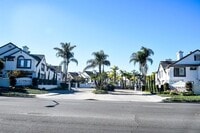 Building Photo - 2 Bedroom 2 Bath Condo with attached garage!