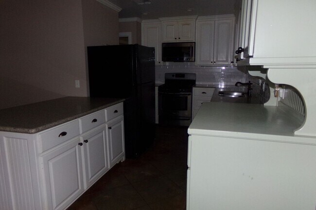 Building Photo - 231 Holliman Rd