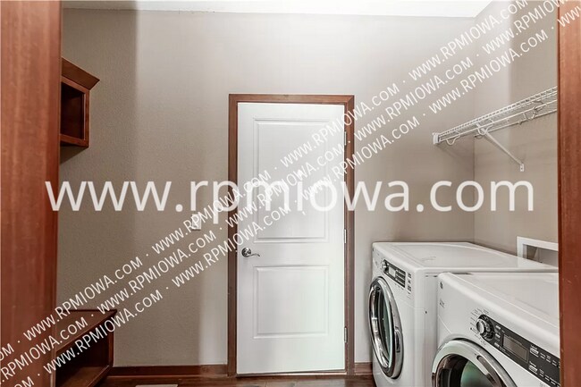 Building Photo - 1127 90th St