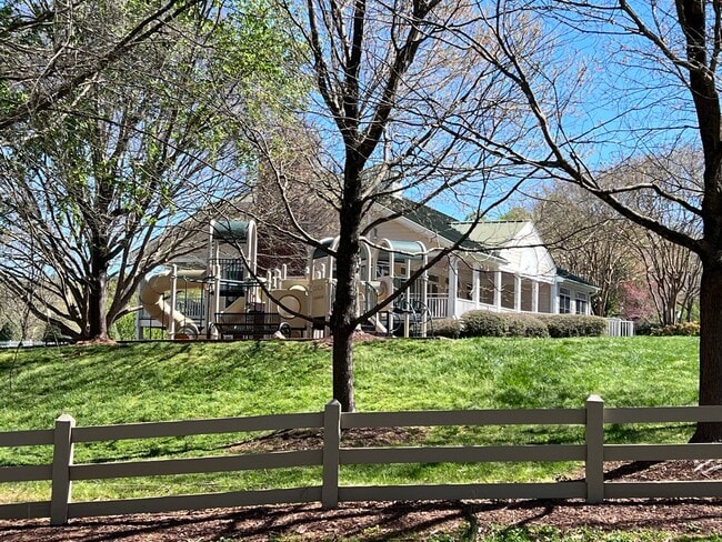 Building Photo - Gorgeous One Level Home in Chapel Hill
