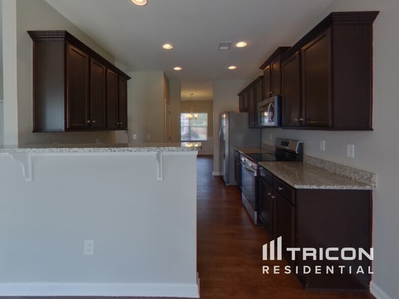Building Photo - 224 Elmhaven Dr