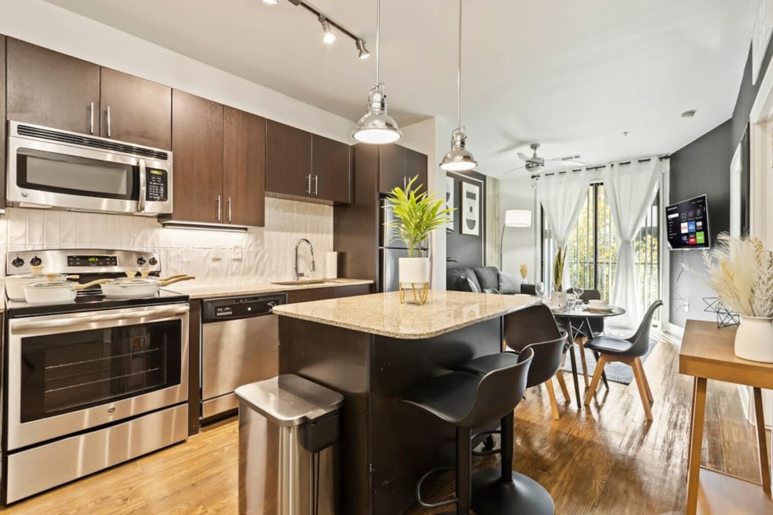 Building Photo - 5275 Town and Country Blvd