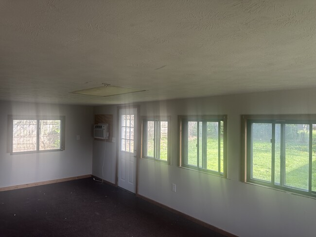 Building Photo - 1207 Chalet Ave