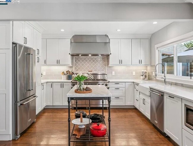 Building Photo - 161 Maiden Ln