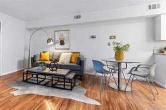 Building Photo - 1825 Kendall St